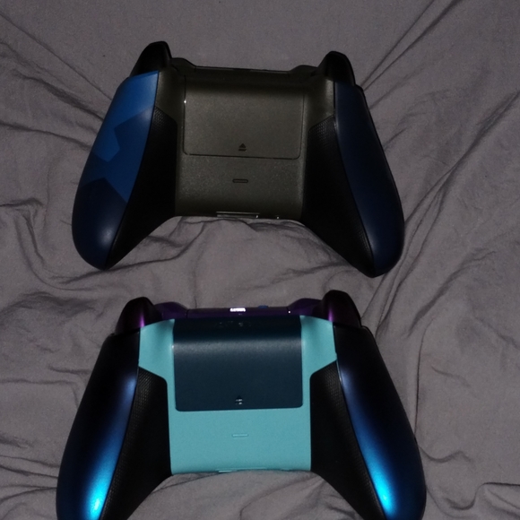 Xbox One controllers - Picture 2 of 4